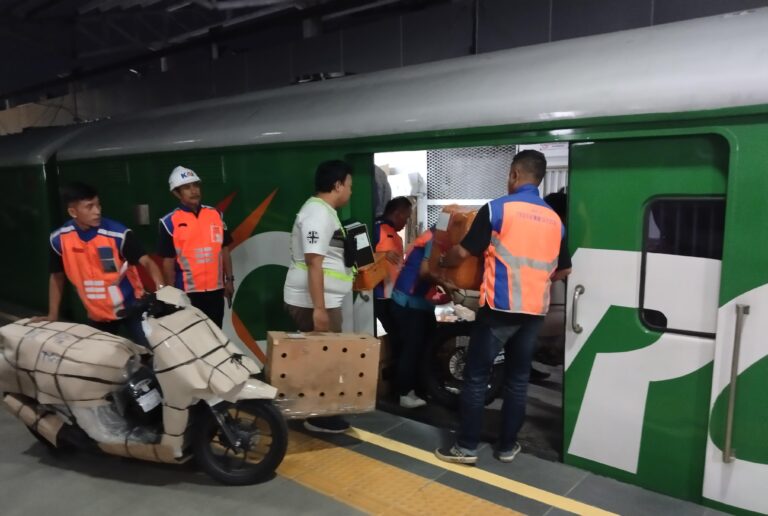 KAI-KA-Parcel-Daop-2-Bandung-1-3