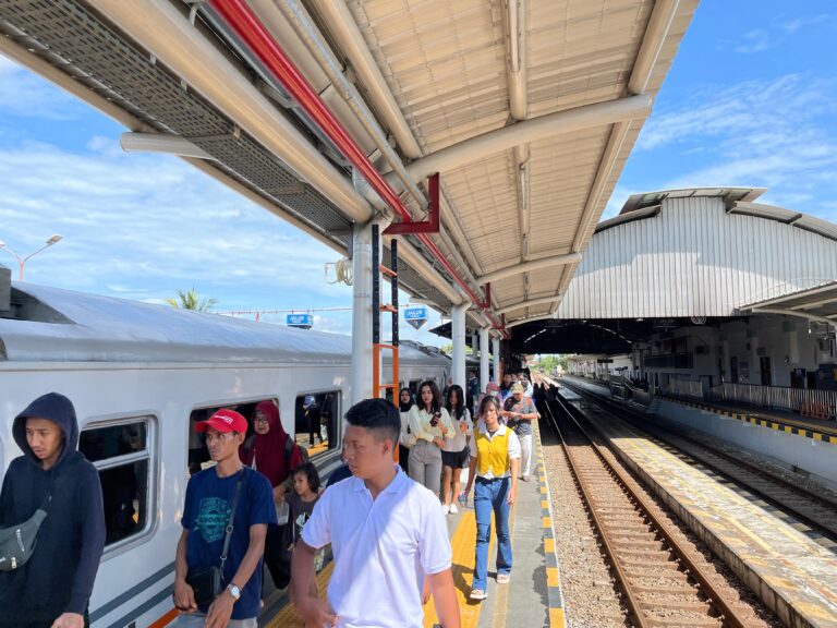 KAI-Kepadatan-di-Stasiun-Kutoarjo-4-3
